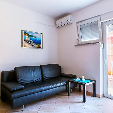 Andrea Apartment *